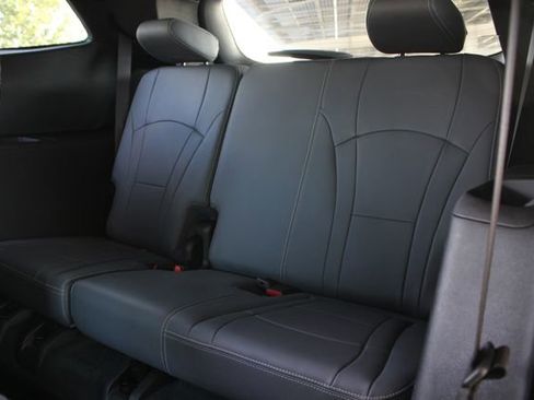 Used 2022 Buick Enclave Premium w/ LPO, Touring Package image 33