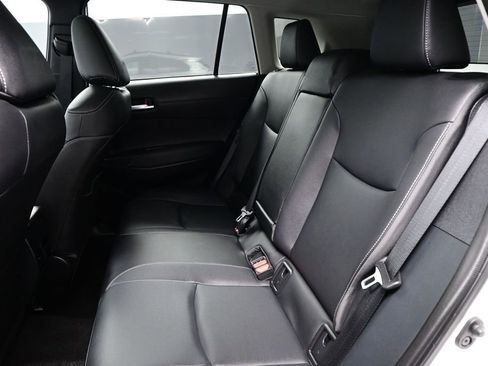 Used 2023 Toyota Corolla Cross XLE w/ Convenience Package FWD image 32