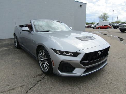 Used 2025 Ford Mustang GT Premium RWD image 19