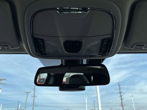 Used 2018 Jeep Cherokee Limited image 32