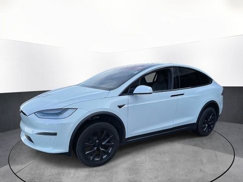Used 2022 Tesla Model X Plaid image 3