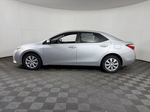 Used 2015 Toyota Corolla LE image 11