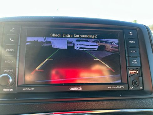 Used 2019 Dodge Grand Caravan SXT image 12