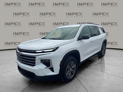 Used 2025 Chevrolet Traverse LT