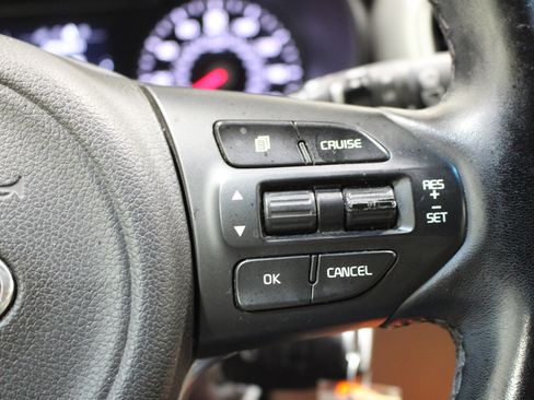 Used 2018 Kia Sorento FWD image 12