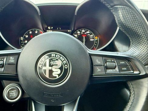 Used 2022 Alfa Romeo Giulia Ti image 32