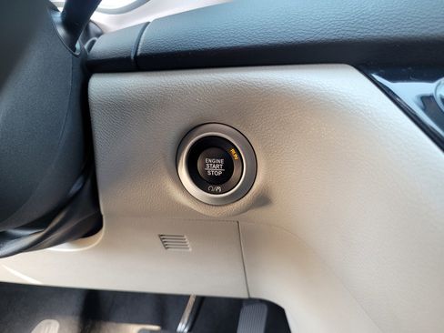 Used 2023 Chrysler Voyager LX image 21