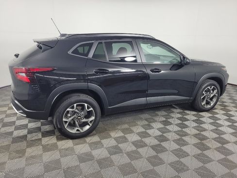 Used 2024 Chevrolet Trax LT w/ Sunroof Package FWD image 10
