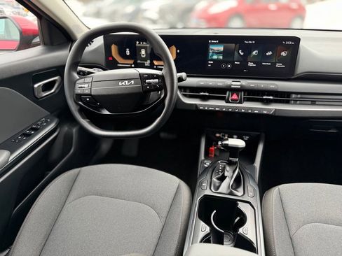 Used 2025 Kia K4 LXS image 10
