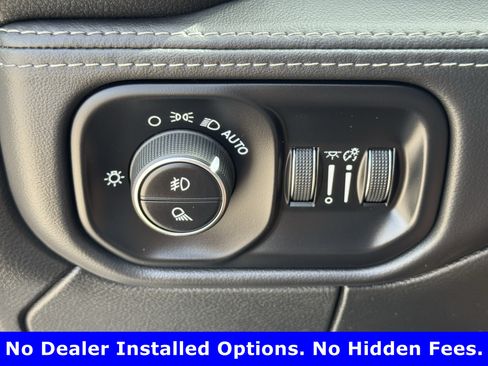 Used 2025 RAM 3500 Limited AWD/4WD image 19