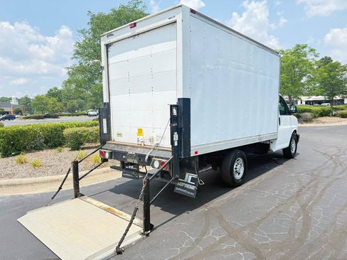 Used 2016 Chevrolet Express 3500 RWD image 9