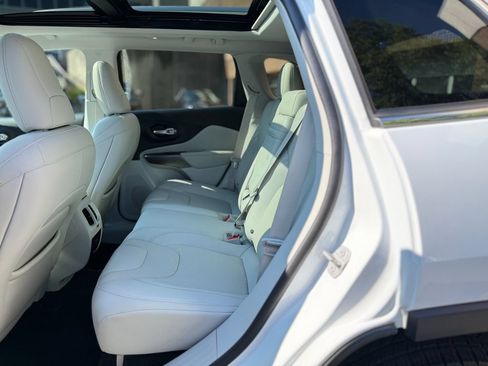 Used 2019 Jeep Cherokee Limited AWD/4WD image 21