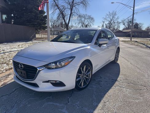 Used 2018 MAZDA MAZDA3 Touring image 2