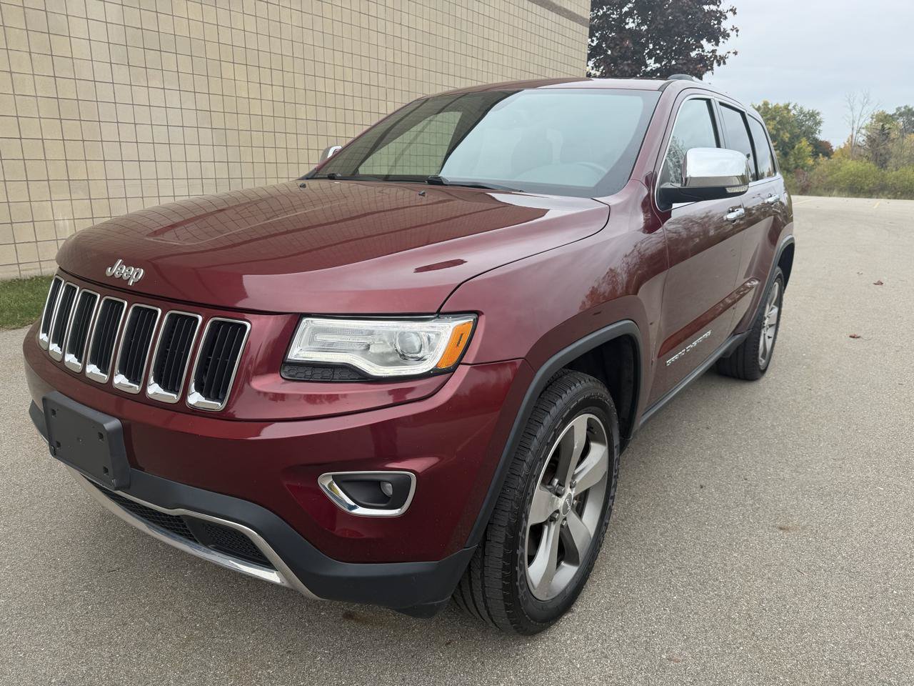 Used 2016 Jeep Grand Cherokee Limited w/ Luxury Group II AWD/4WD image 1