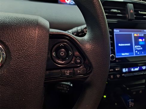 Used 2022 Toyota Prius LE image 20
