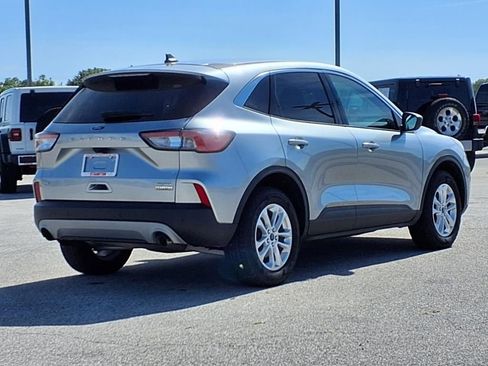 Used 2022 Ford Escape SE w/ Cold Weather Package image 2