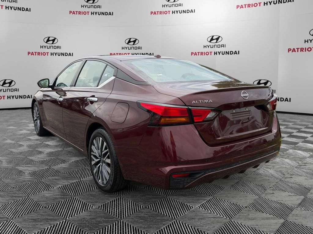 Used 2025 Nissan Altima 2.5 SV FWD image 5