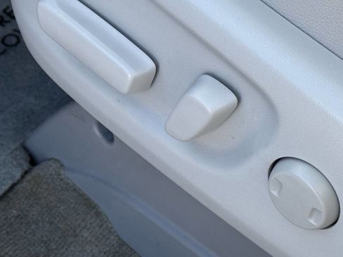 Used 2013 Toyota Sienna XLE image 11