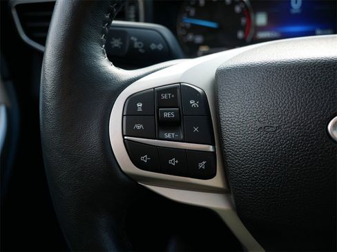 Certified 2023 Ford Explorer Limited w/ Limited Technology Package image 18