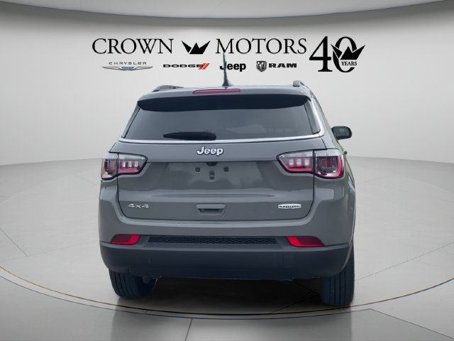 Used 2023 Jeep Compass Latitude w/ Sun and Sound Group AWD/4WD image 6