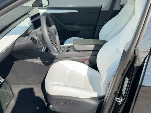 Used 2025 Tesla Model Y Performance image 5