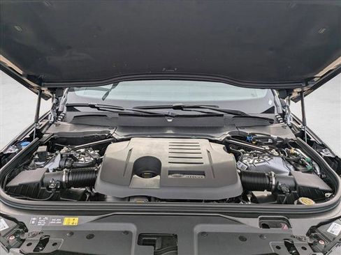 New 2026 Land Rover Discovery Limited Edition image 17