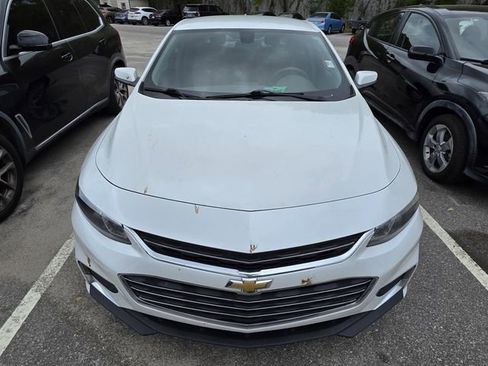 Used 2017 Chevrolet Malibu LT w/ Leather Package image 2