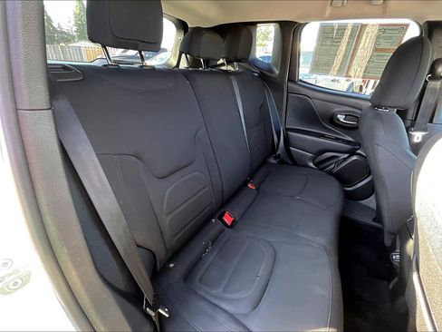 Certified 2022 Jeep Renegade Latitude image 26