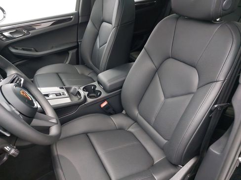 New 2026 Porsche Macan image 17