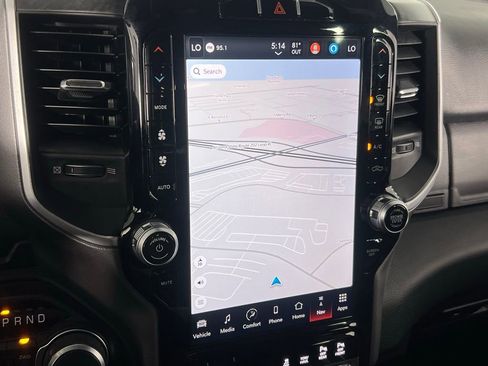 Used 2024 RAM 2500 Big Horn w/ Sport Appearance Package image 19