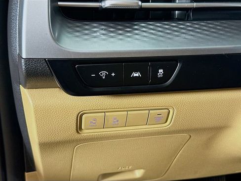 Used 2023 Kia Carnival LX image 20