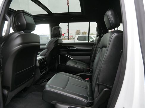 Used 2024 Jeep Wagoneer Series II AWD/4WD image 18