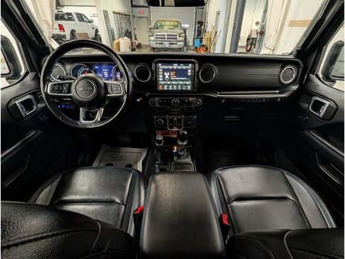 Used 2021 Jeep Wrangler Unlimited Rubicon 4xe w/ Cold Weather Group AWD/4WD image 11