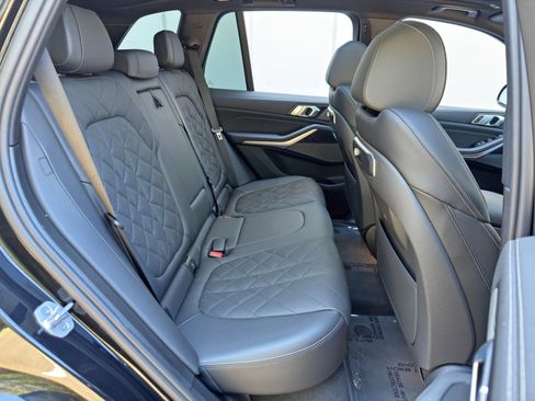 Used 2024 BMW X5 sDrive40i w/ M Sport Package RWD image 40