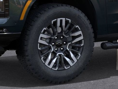 New 2026 Chevrolet Suburban Z71 w/ Comfort Package AWD/4WD image 9