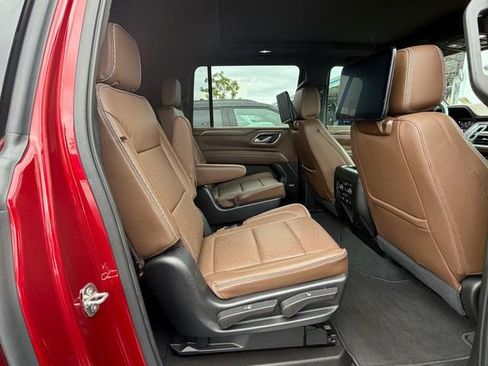 Used 2021 Chevrolet Suburban High Country w/ Premium Package 2 AWD/4WD image 12