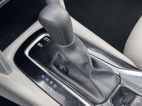 Used 2024 Toyota Corolla Cross L image 16