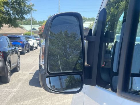 Used 2025 RAM ProMaster 2500 w/ U-Haul Equipment Group FWD image 28