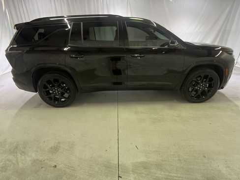 Certified 2025 Chevrolet Traverse RS w/ LPO, Floor Liner Package AWD/4WD image 12