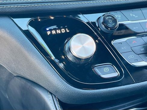 Certified 2024 Chrysler Pacifica Premium FWD image 17