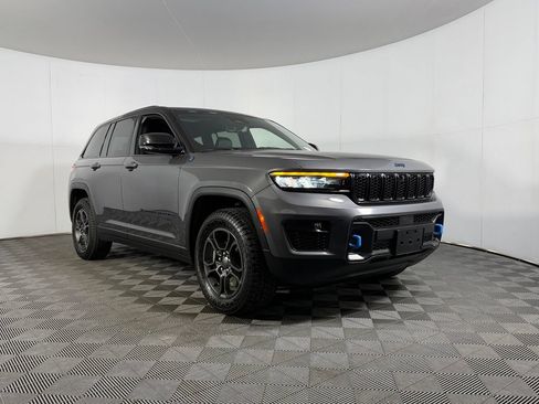 Used 2024 Jeep Grand Cherokee Trailhawk w/ Luxury Tech Group III AWD/4WD image 5