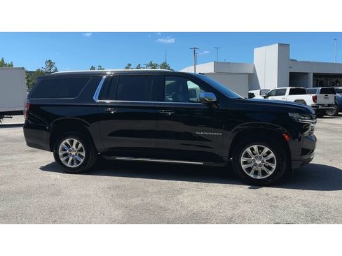 Certified 2024 Chevrolet Suburban Premier RWD image 2