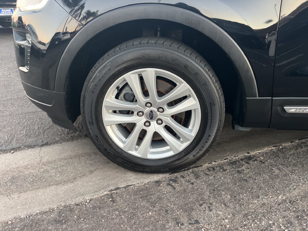 Used 2018 Ford Explorer XLT w/ Equipment Group 202A AWD/4WD image 46
