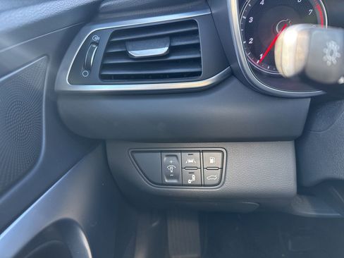 Used 2020 Genesis G70 2.0T image 23