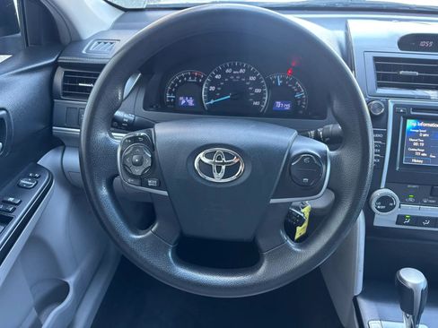 Used 2012 Toyota Camry LE FWD image 17