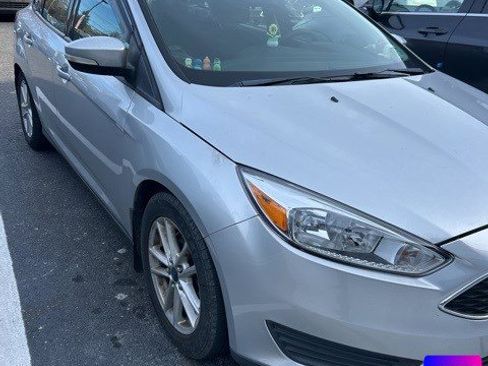 Used 2016 Ford Focus SE w/ SE Power Seat Package image 1