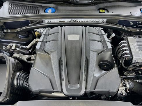 Certified 2023 Porsche Macan S image 32