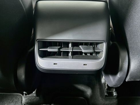 Used 2024 Tesla Model Y Long Range AWD/4WD image 27