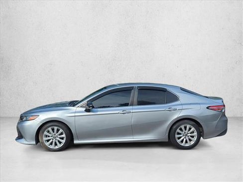 Used 2018 Toyota Camry LE w/ Convenience Package FWD image 4