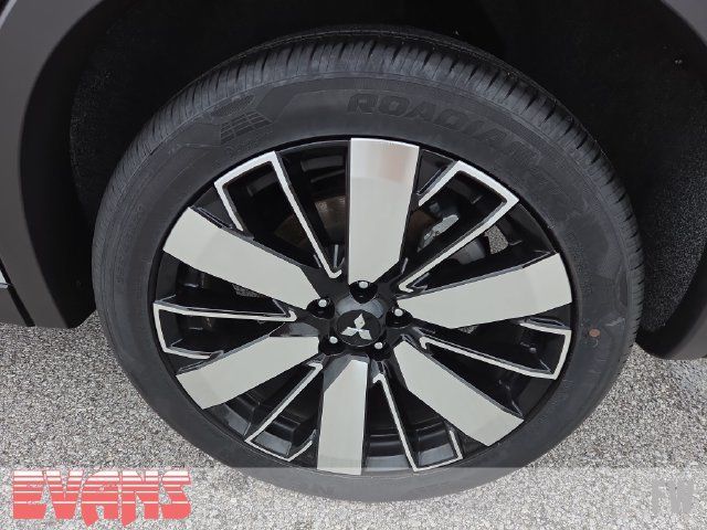 Used 2025 Mitsubishi Outlander AWD image 26